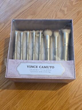Vince Camuto Gold Makeup Brush Set with Cosmetic Bag